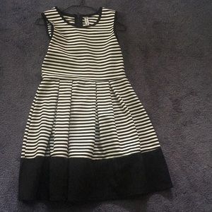 Black and white dress size children’s 14